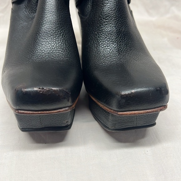 John Fluevog  black leather Peak platform wedge laced ankle boots, size 9. - Picture 3 of 8